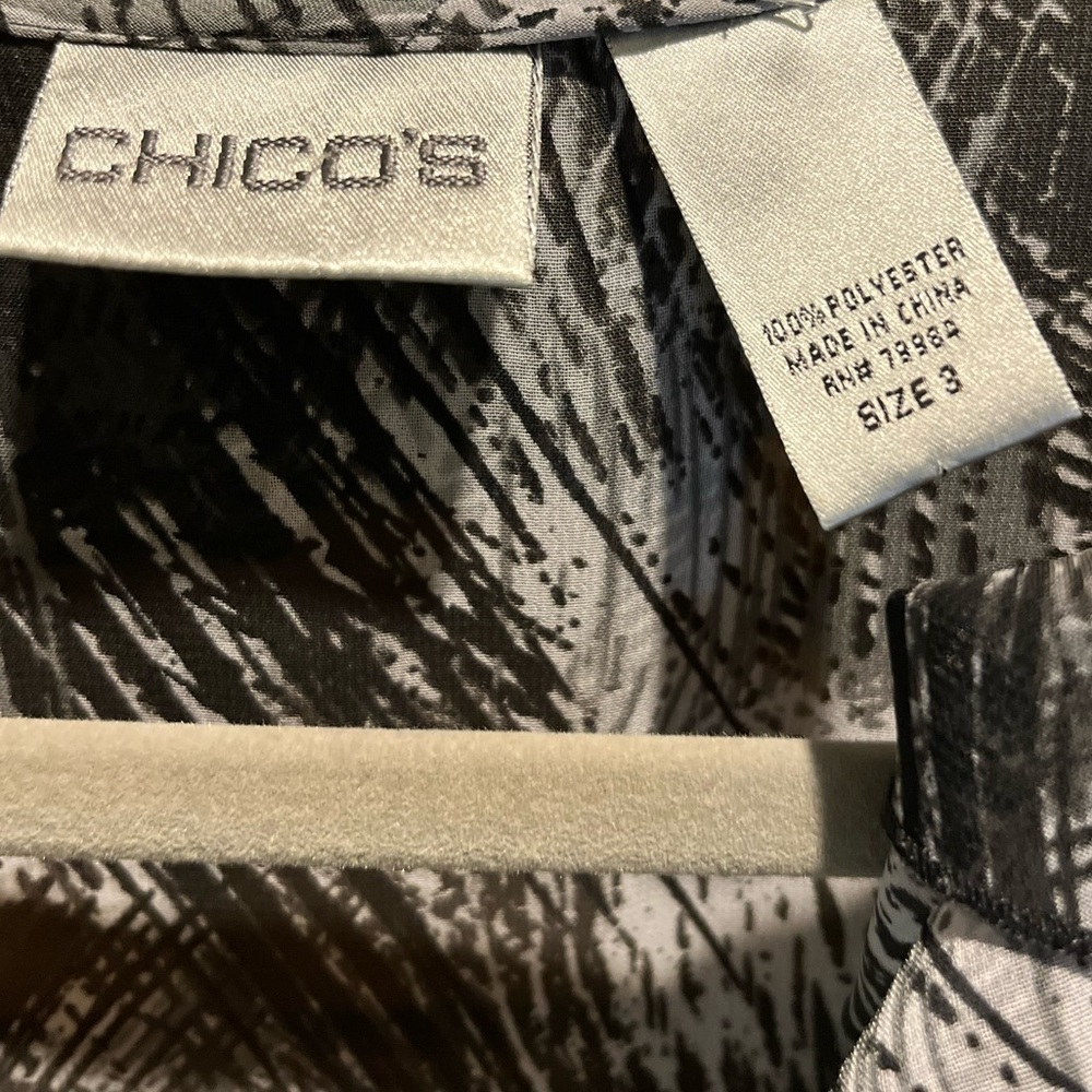 24. WOMENS CHICO’S 3/XL DETAIL TOP - Picture 3 of 8